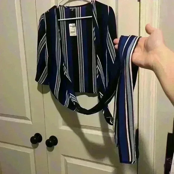 Charlotte Russe Y2K size Medium Tie front top coverlet NWT! - Picture 2 of 8